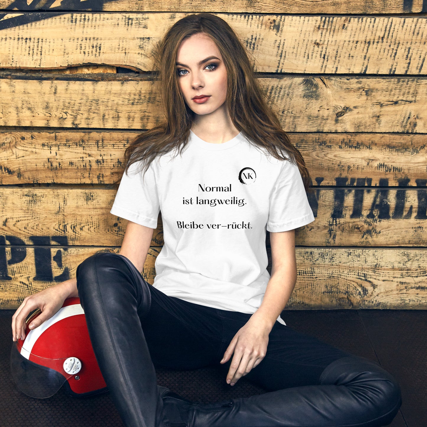 Normal ist langweilig. Bleibe ver-rückt. Unisex T-Shirt.